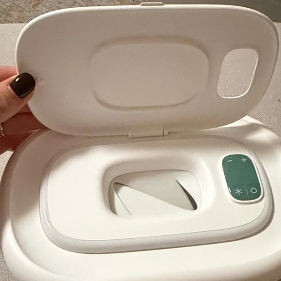 Momcozy White and Green Wipe Warmer - Picture 8 of 8